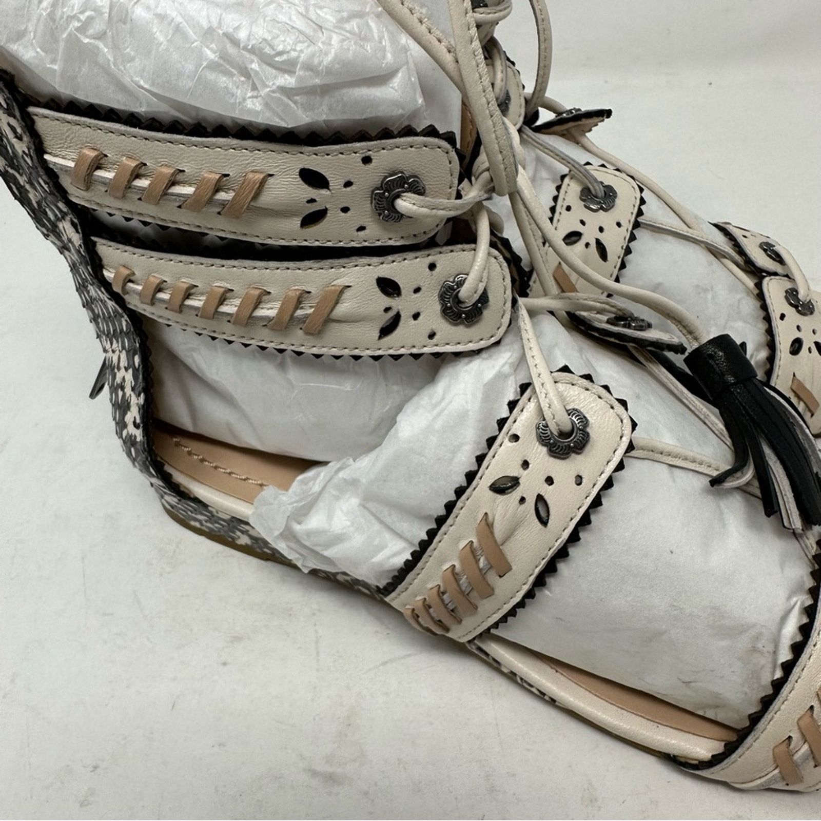 Coach COACH Via Demi Wedge Sandals Chalk NWT in Size 5 Size US 5 / IT 35 - 9 Thumbnail