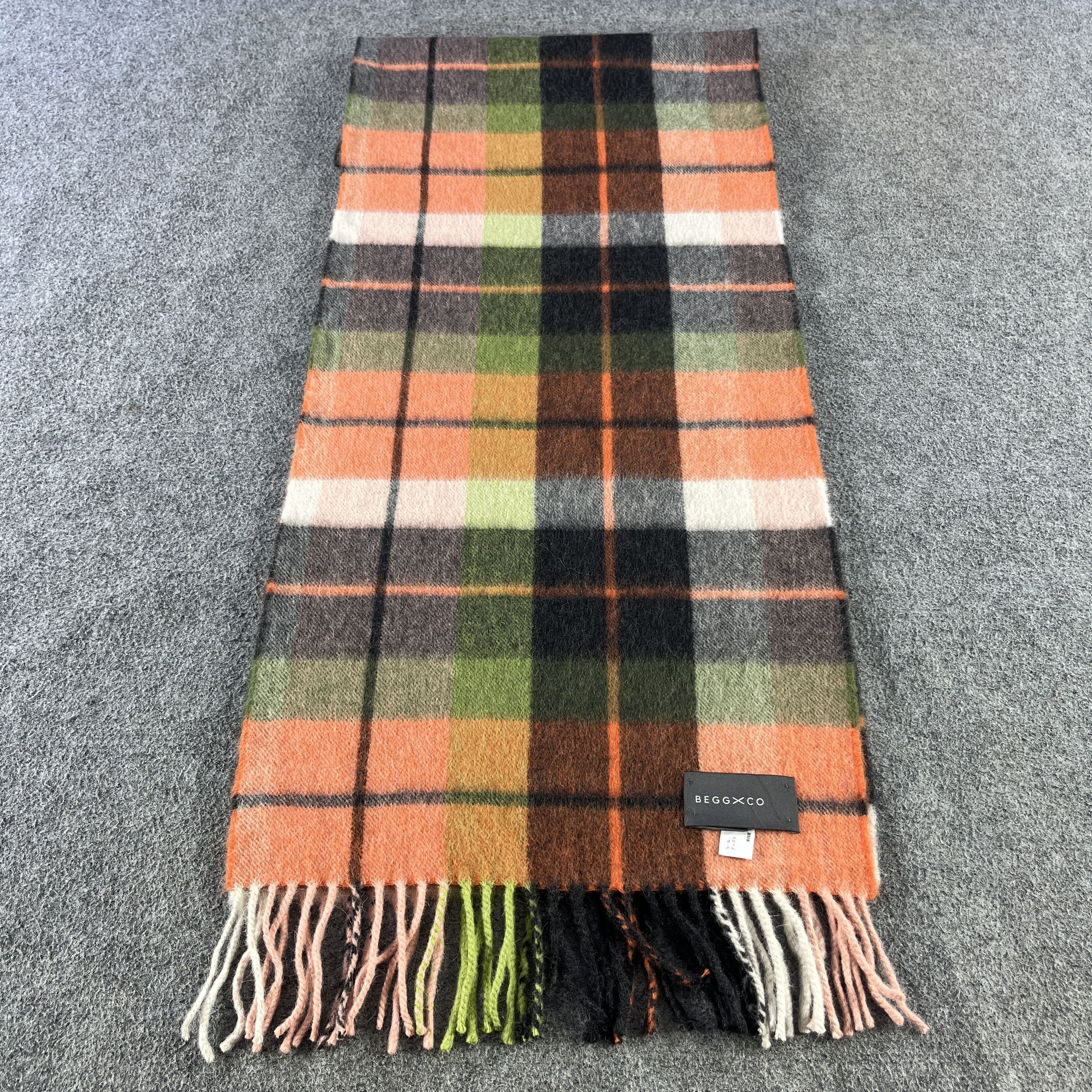 Begg x Co Begg & Co. Scarf / Muffler / Neckwear T1376 Size ONE SIZE - 2 Thumbnail