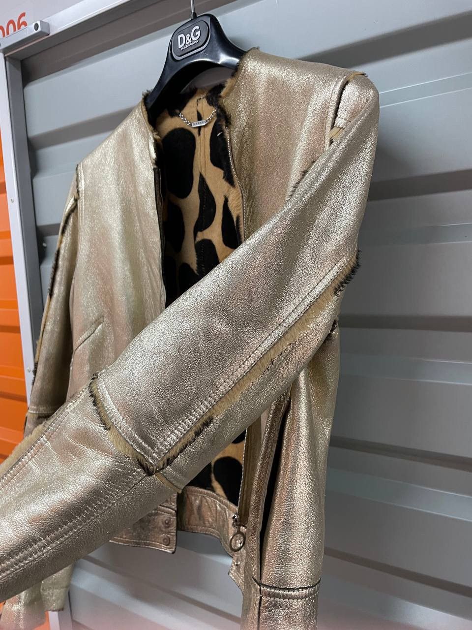 Versace 🔥Rare Vintage Versus Versace Gold Leopard Leather Jacket Size M / US 6-8 / IT 42-44 - 3 Thumbnail