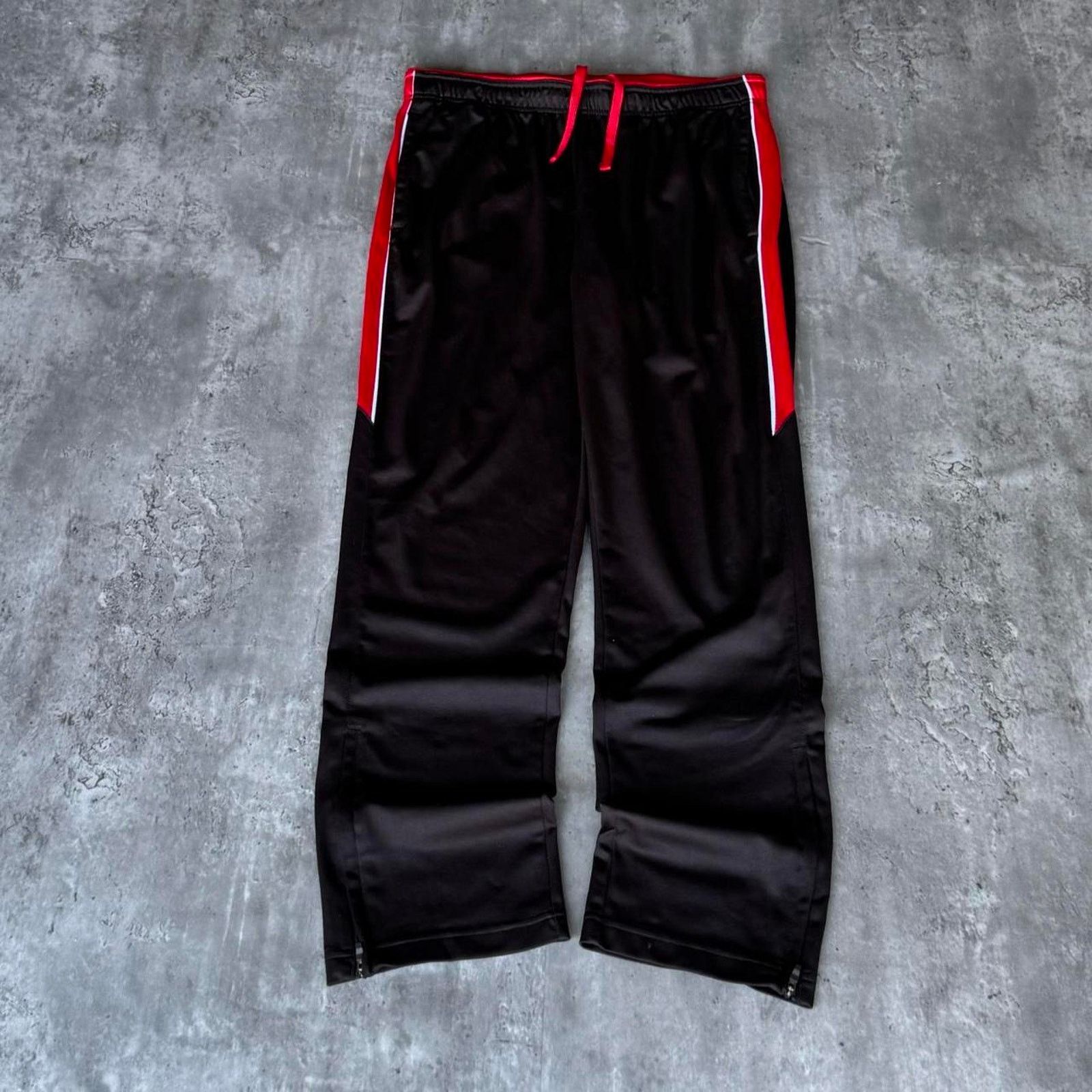 Athletic Works × Japanese Brand × Vintage Vintage Y2K Black & Red Technical Grunge Drill Sweatpants Size US 36 / EU 52 - 1 Thumbnail