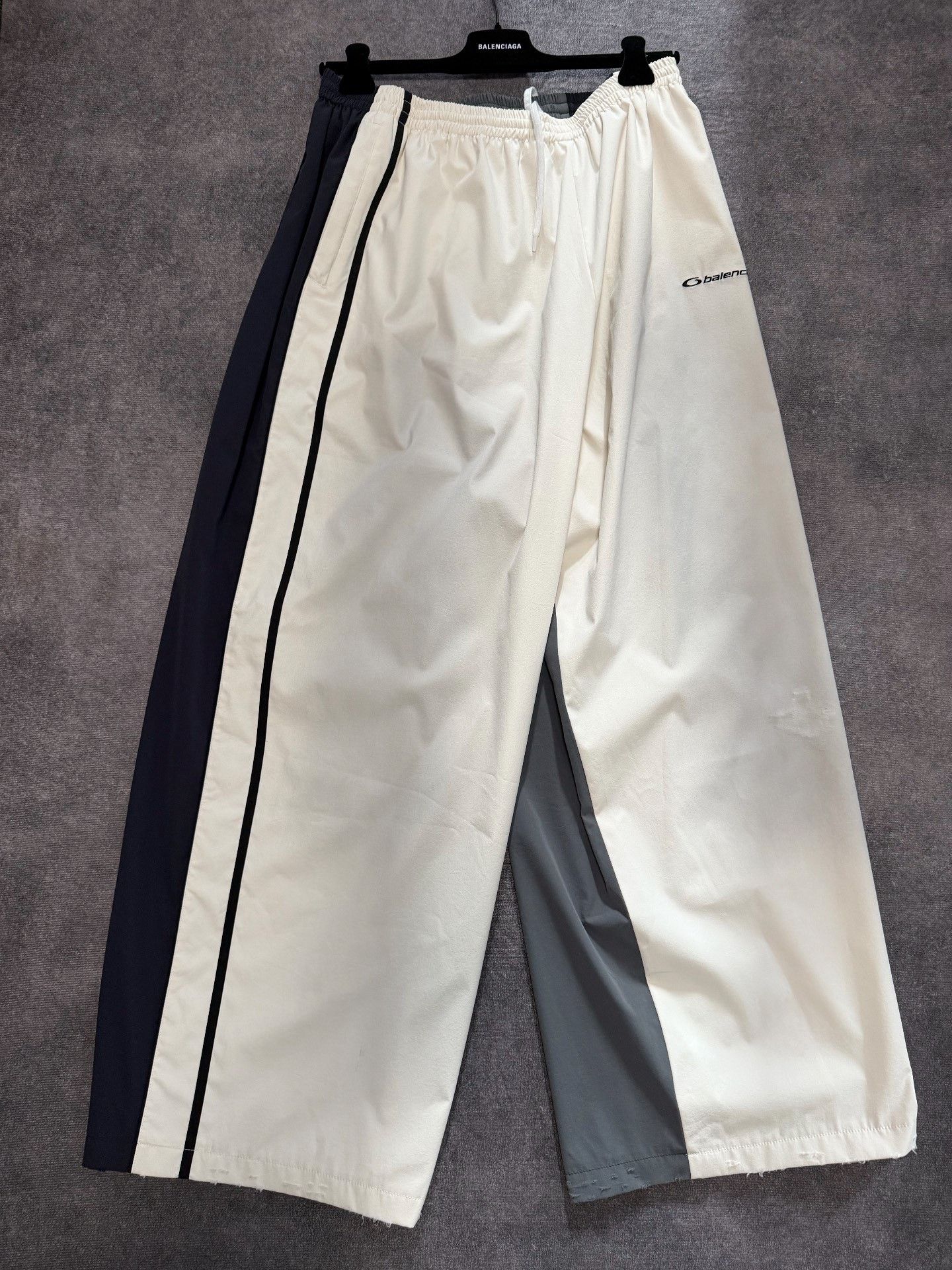 Balenciaga balenciaga 50/50 Tracksuit Pants White Gray Size US 34 / EU 50 - 1 Thumbnail