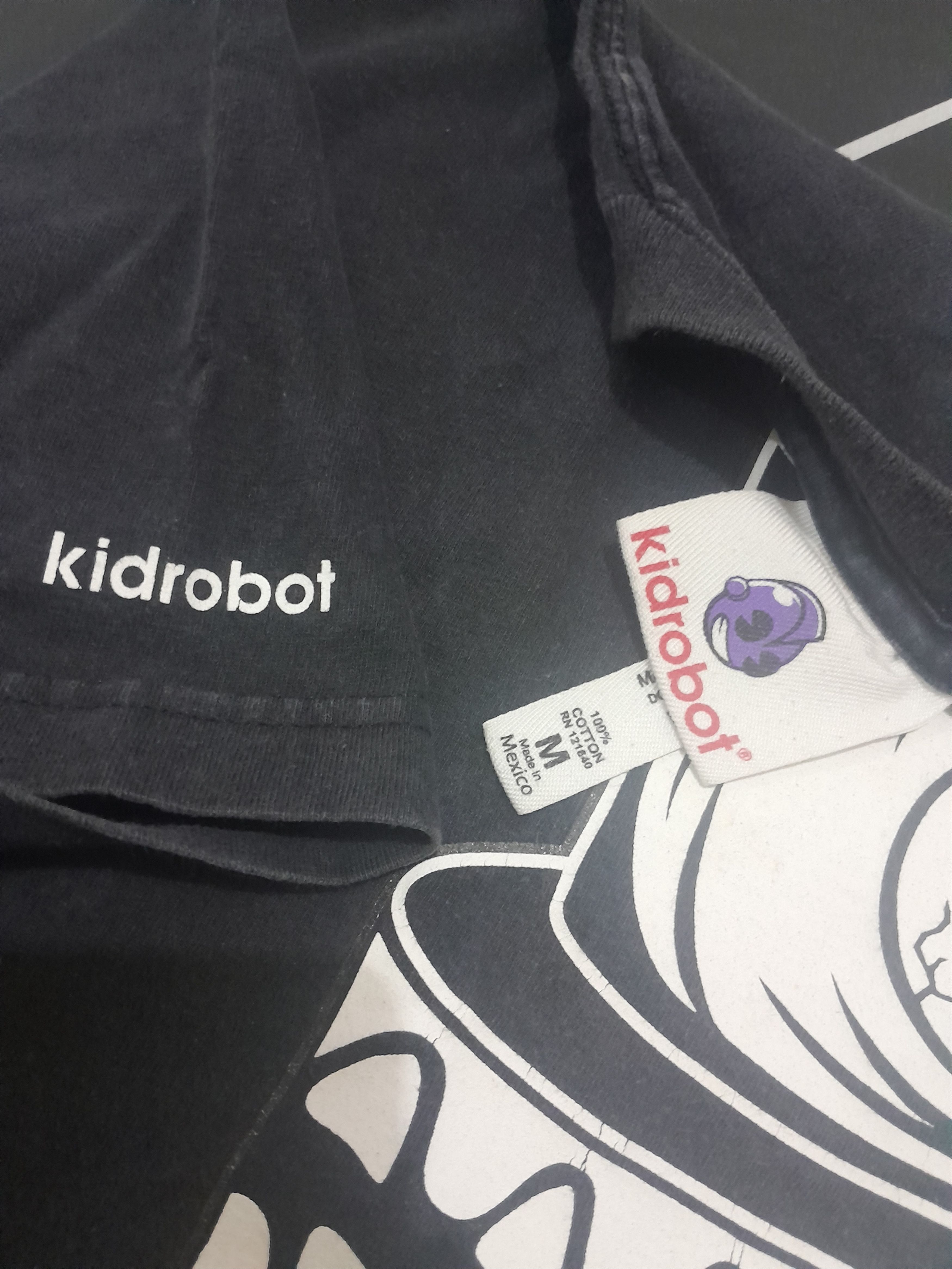 Kid Robot Grafitti artist series Size US M / EU 48-50 / 2 - 5 Thumbnail