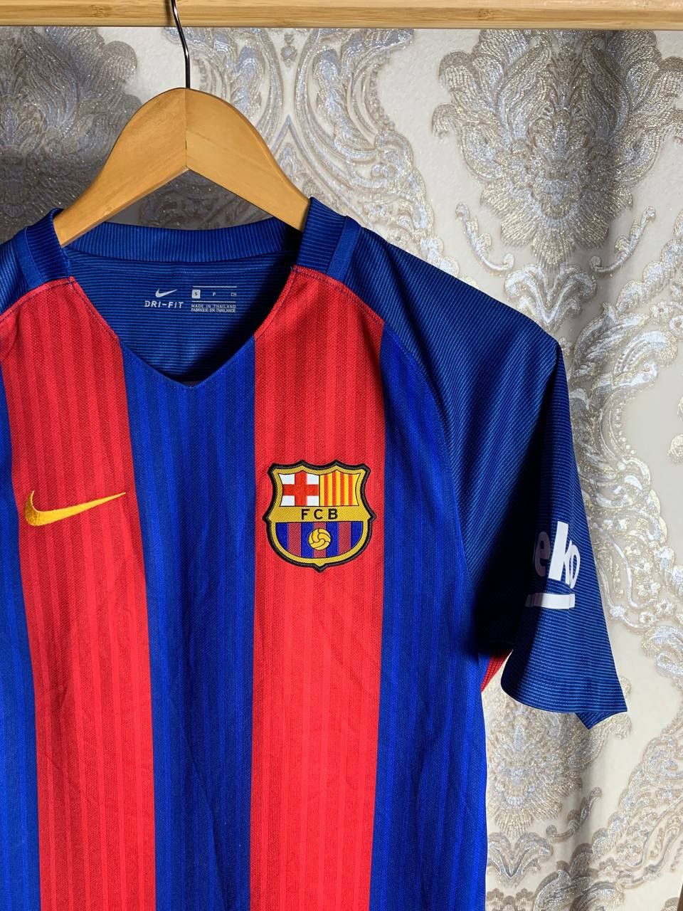 Nike VERY RARE NIKE FC BARCELONA SPAIN SOCCER JERSEY RETRO Y2K Size US S / EU 44-46 / 1 - 2 Thumbnail