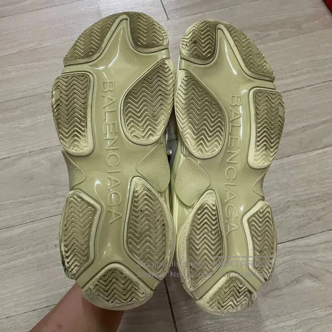 Balenciaga Balenciaga Triple S Sneakers White Brown. Size US 6 / EU 39 - 9 Thumbnail