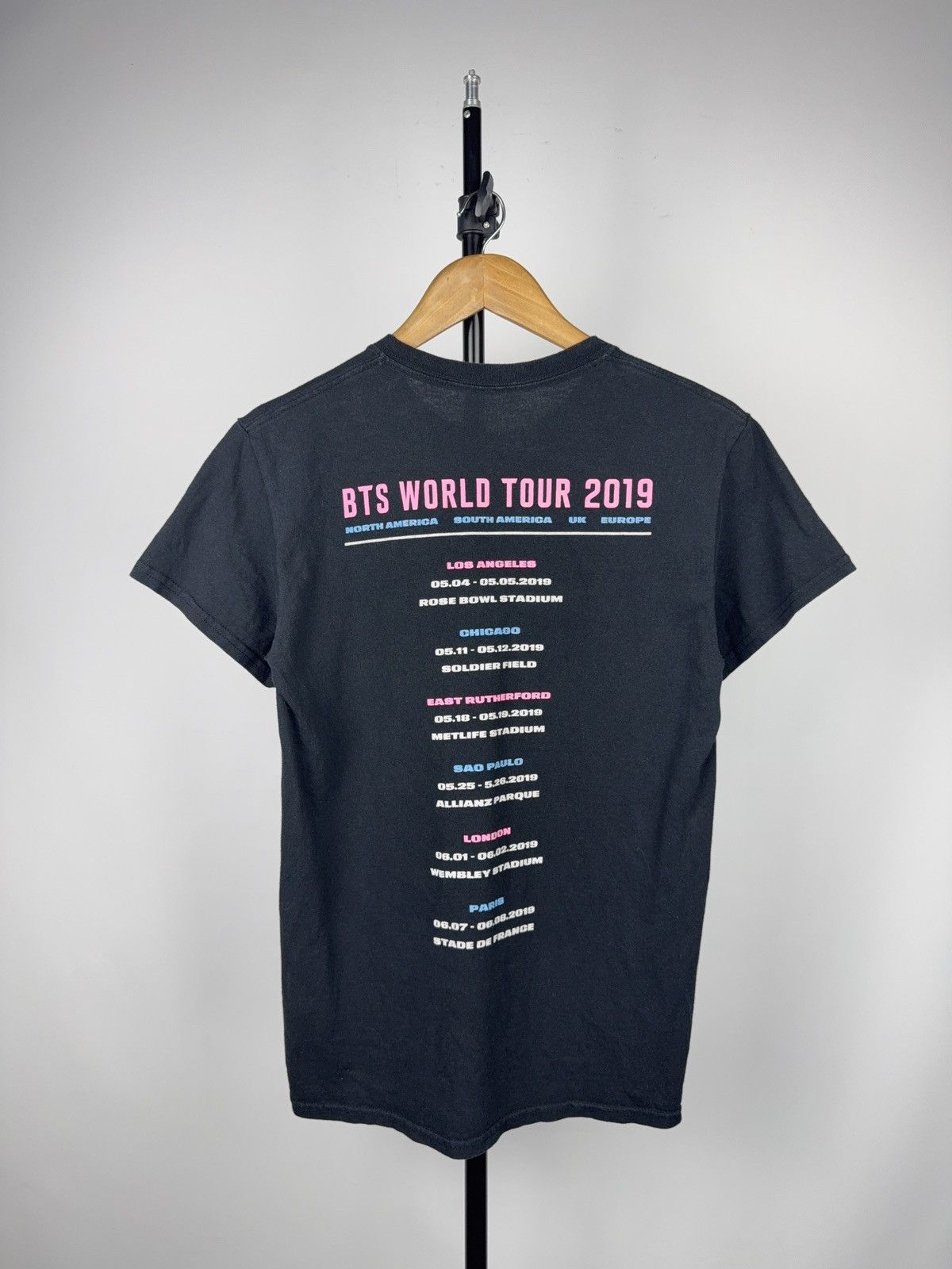 Band Tees 00s BTS World Tour 2019 Official Concert T-Shirt Big Hit Size US S / EU 44-46 / 1 - 8 Thumbnail