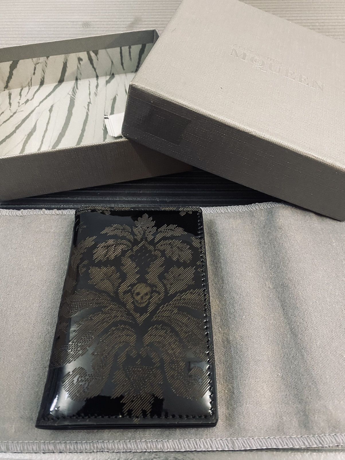 Alexander McQueen Alexander McQueen 🇮🇹 black leather skull bloom cc wallet NIB Size ONE SIZE - 3 Thumbnail