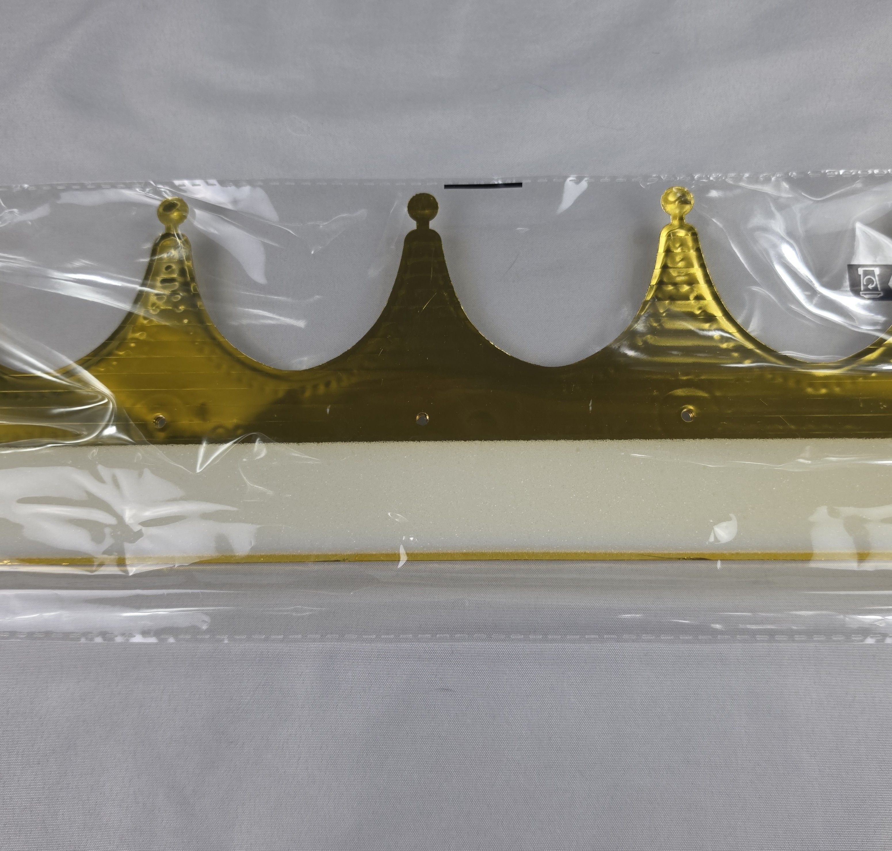 Supreme Supreme Gold Crown Free Gift SS26 Red Jewels BRAND NEW Size ONE SIZE - 5 Thumbnail