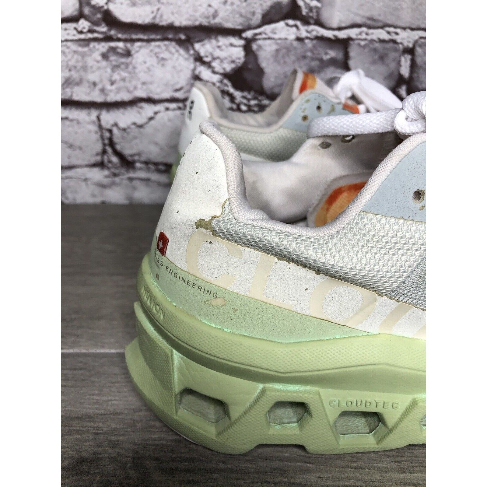 On On Cloud Wide Lime Green Gray White LaceUp Gym Running Shoes Size US 8 / IT 38 - 10 Thumbnail