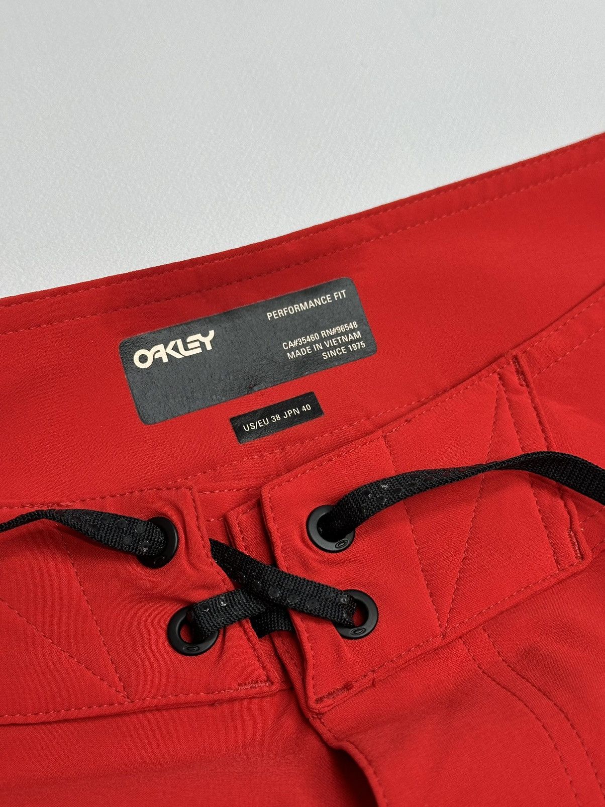 Oakley Vintage Shorts Oakley Y2k USA RED Streetwear Cargo japanese Size US 38 / EU 54 - 5 Thumbnail