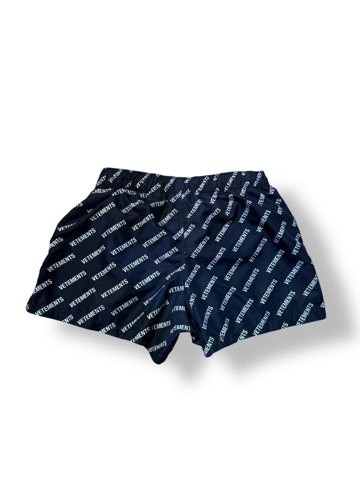Vetements *RARE* VETEMENTS ALL OVER LOGO DEMNA ERA SHORT BAIN BATH Size US 28 / EU 44 - 13 Thumbnail