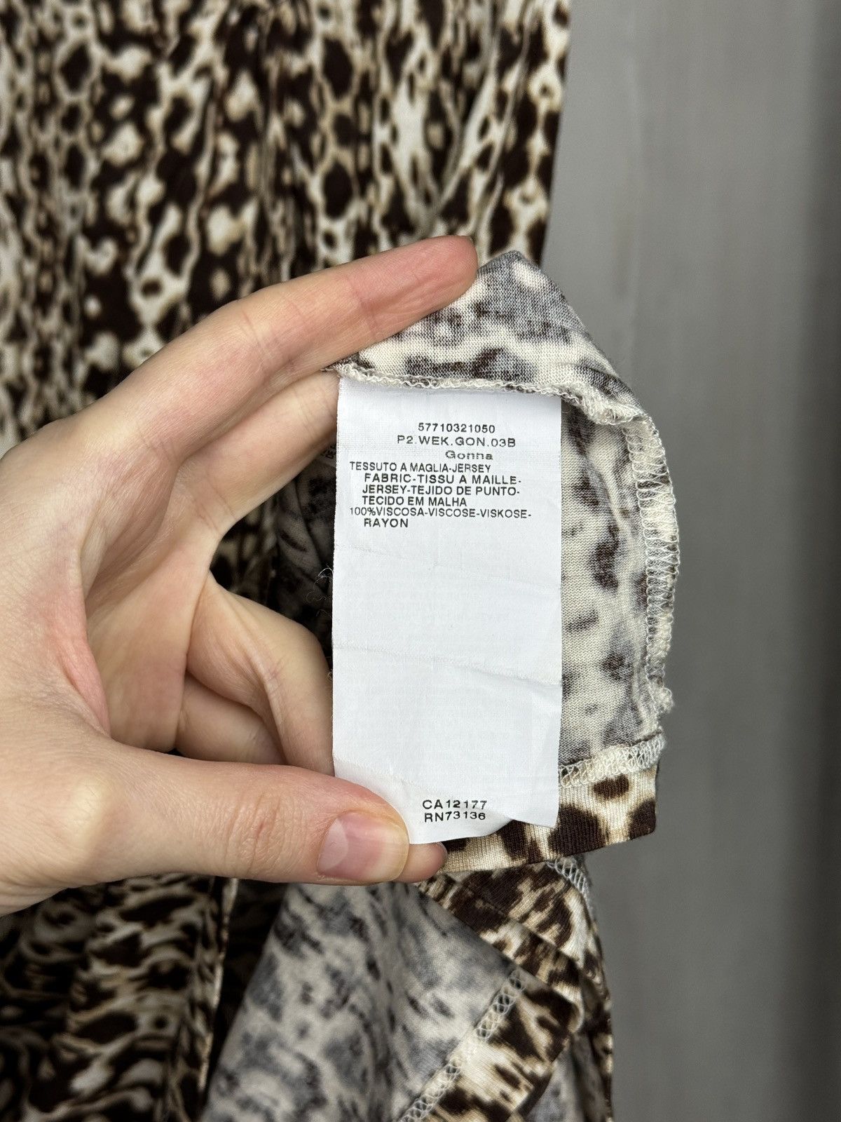 Weekend Max Mara Weekend Max Mara animal snake pattern knee length skirt sz S Size 27" / US 4 / IT 40 - 11 Thumbnail