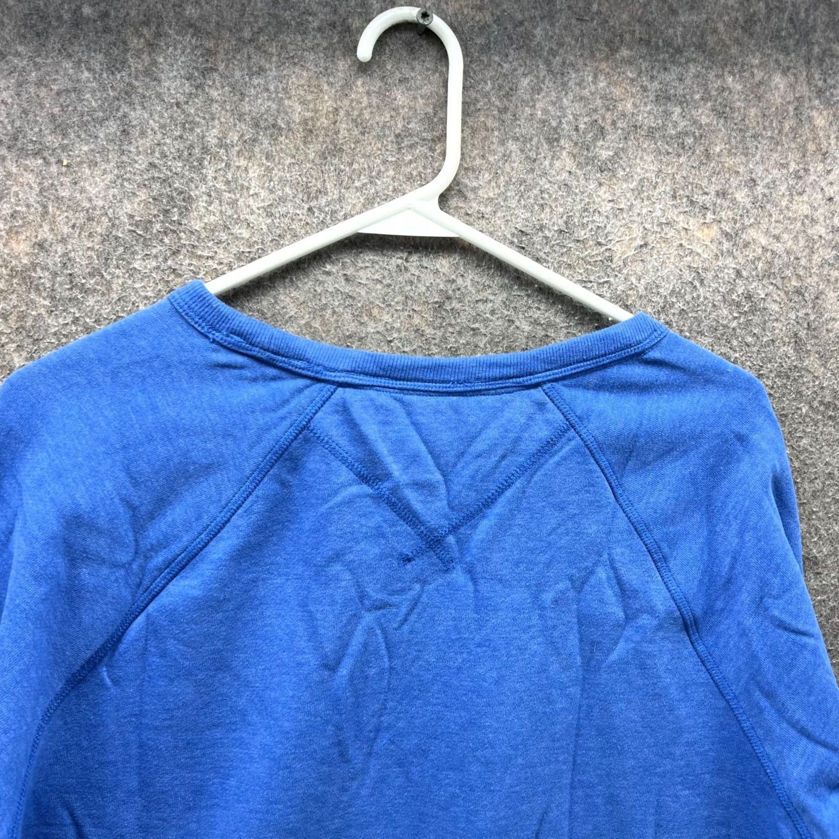 Tommy Hilfiger VINTAGE Tommy Hilfiger Sweatshirt Womens Large Blue Pullover Crewneck TH Logo Big Print Crew Neck Big Print Logo Sweater Women L Blue All Seasons Size L / US 10 / IT 46 - 4 Thumbnail