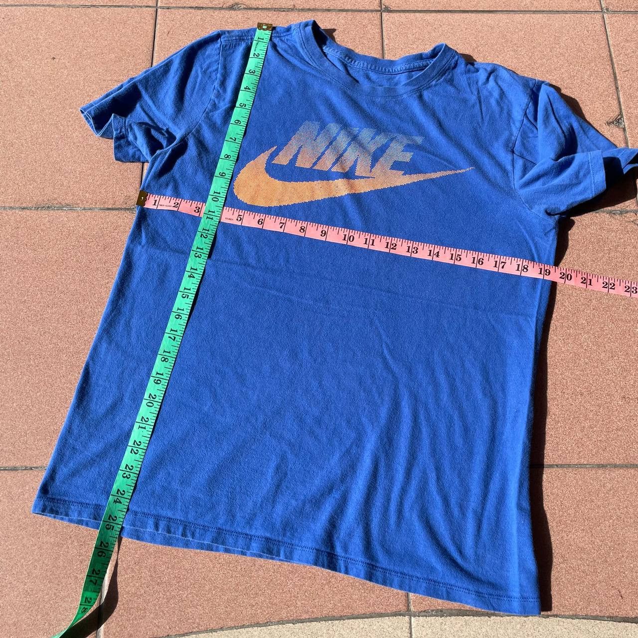 Nike ⭐️SALE⭐️ [M] NIKE SPORTWEAR TSHIRT GRAPHIC Size US M / EU 48-50 / 2 - 2 Thumbnail