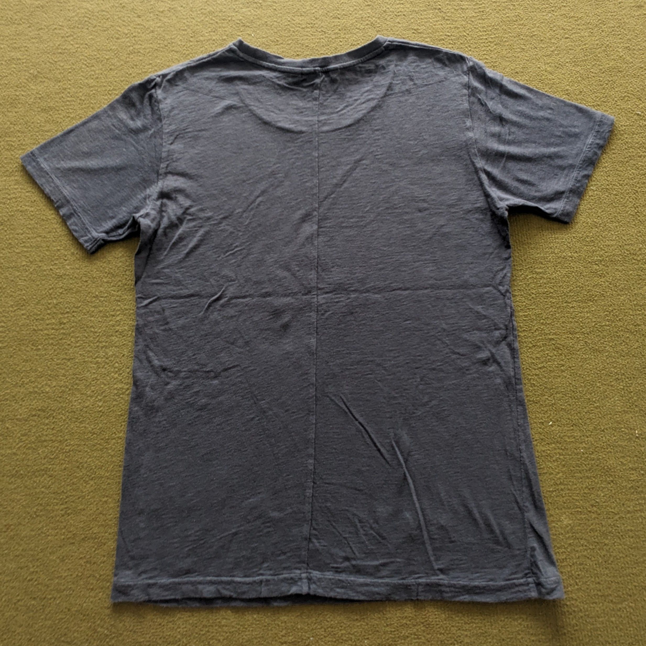 Uniqlo Vintage Uniqlo Undercover Japanese Brand T-shirt Size US M / EU 48-50 / 2 - 3 Thumbnail
