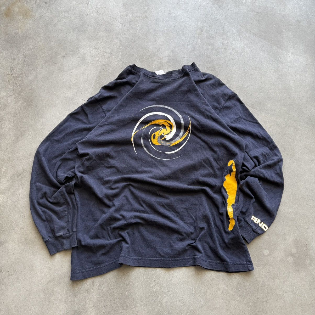 Vintage Vintage AND1 Y2K Navy Basketball Long Sleeve Tee Size US L / EU 52-54 / 3 - 1 Thumbnail