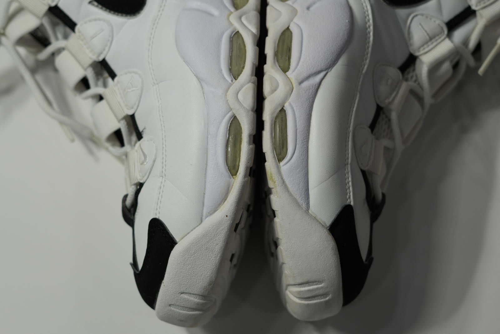 Nike Nike Sneaker Men's 10 White Black 2002 Uptempo 624011 101 Size US 10 / EU 43 - 4 Thumbnail