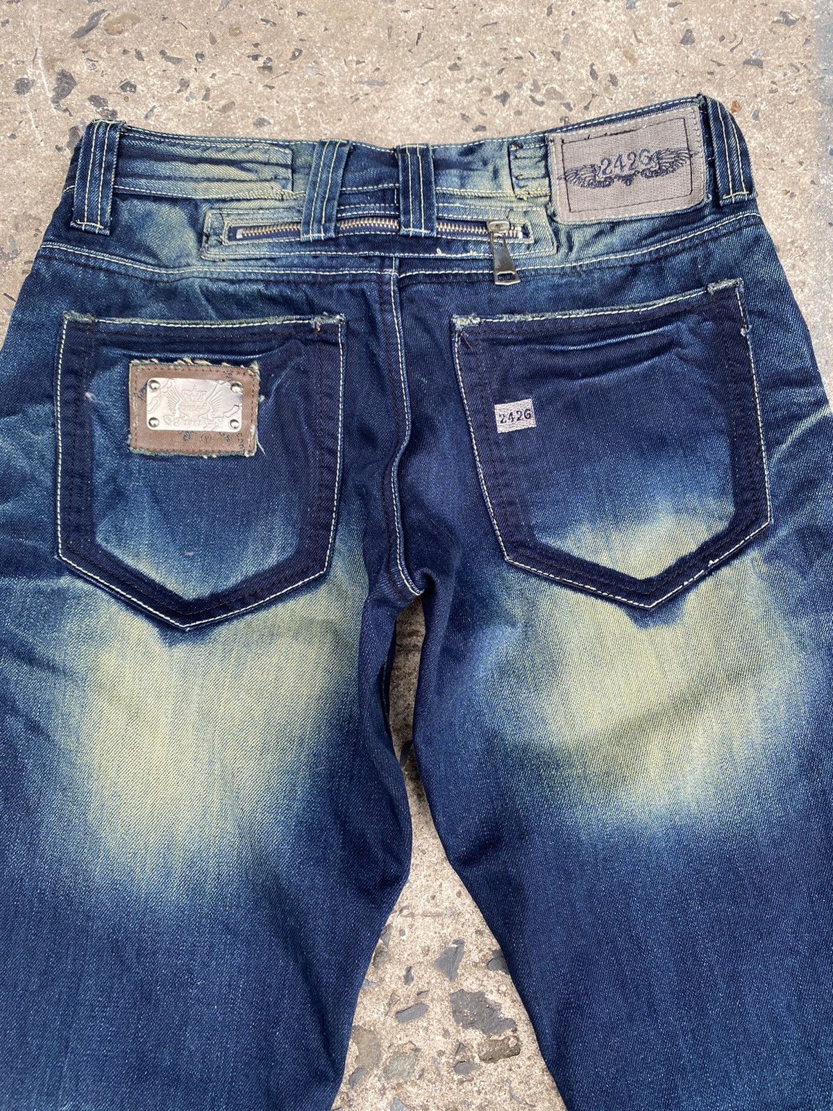Japanese Brand Vintage Distressed 2426 Jeans Fedding Denim Size US 31 - 15 Thumbnail