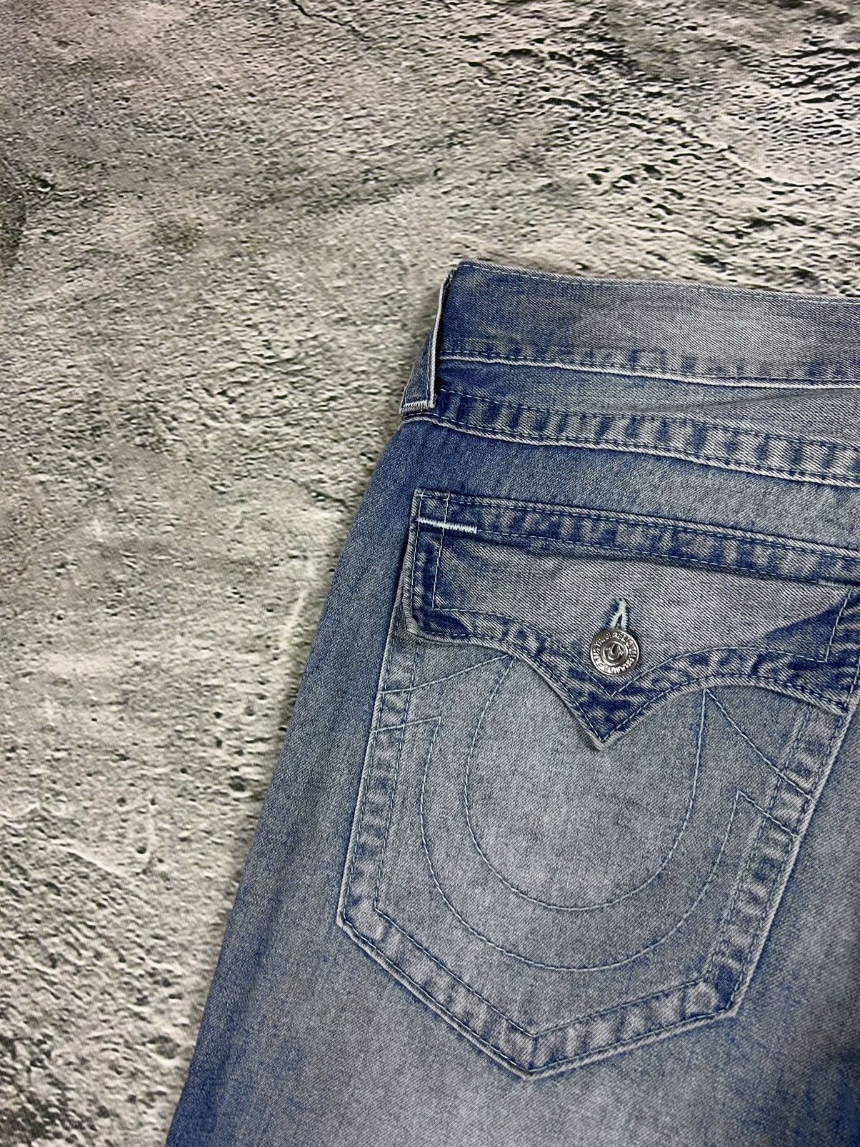 True Religion True Religion baby blue jeans white stitching Slim Y2K Size US 33 - 3 Thumbnail