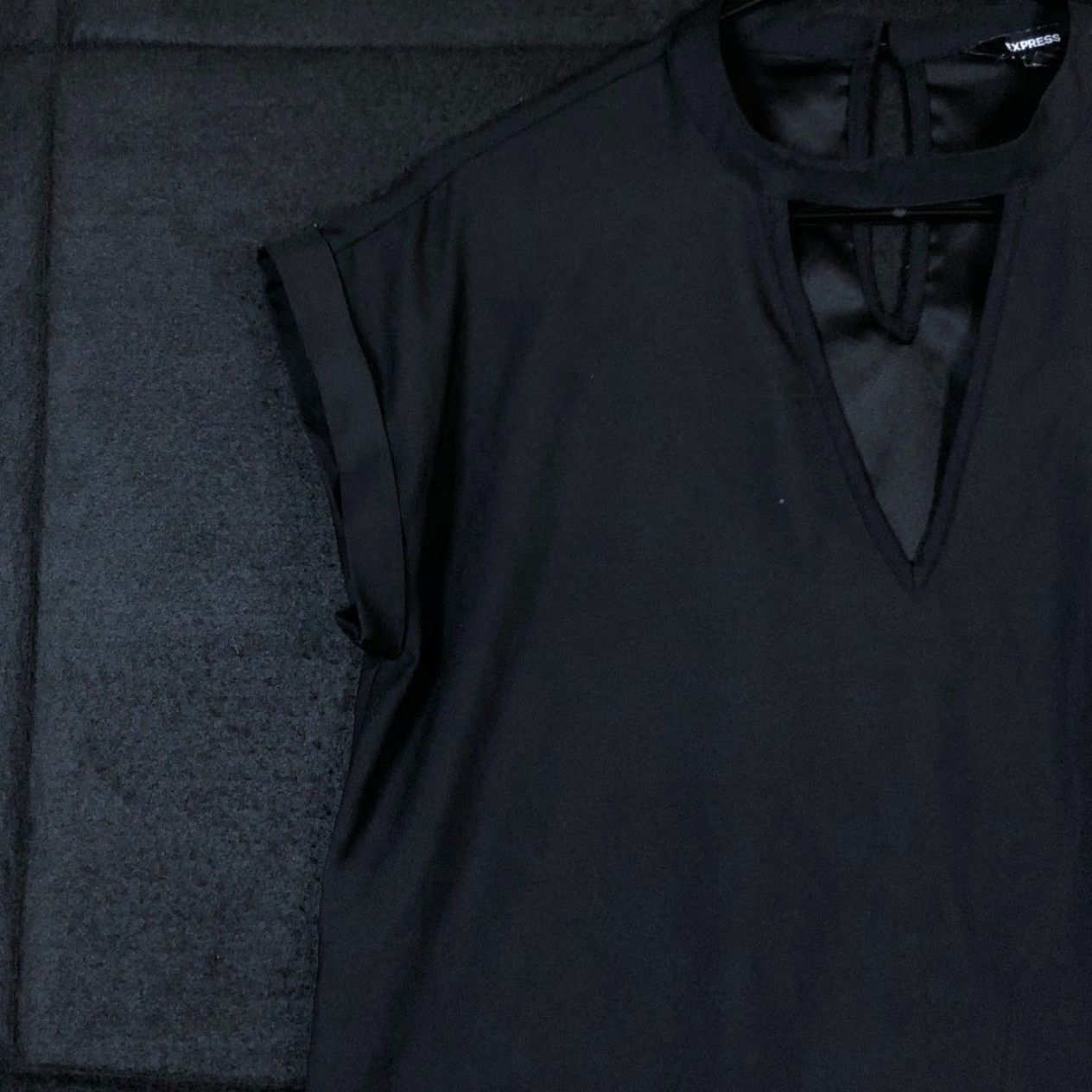 Express Express Blouse Black V-Neck Cap Sleeve XS?Medium? Size M / US 6-8 / IT 42-44 - 4 Thumbnail