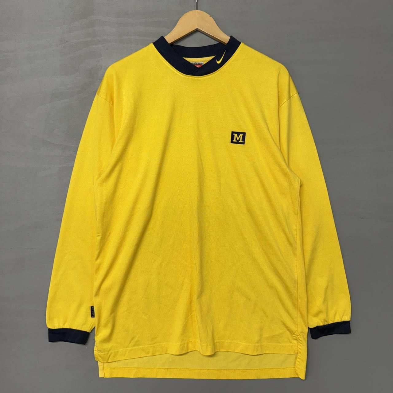 Nike Vintage Nike Michigan Wolverines Long Sleeve Shirt Medium Size US M / EU 48-50 / 2 - 1 Thumbnail