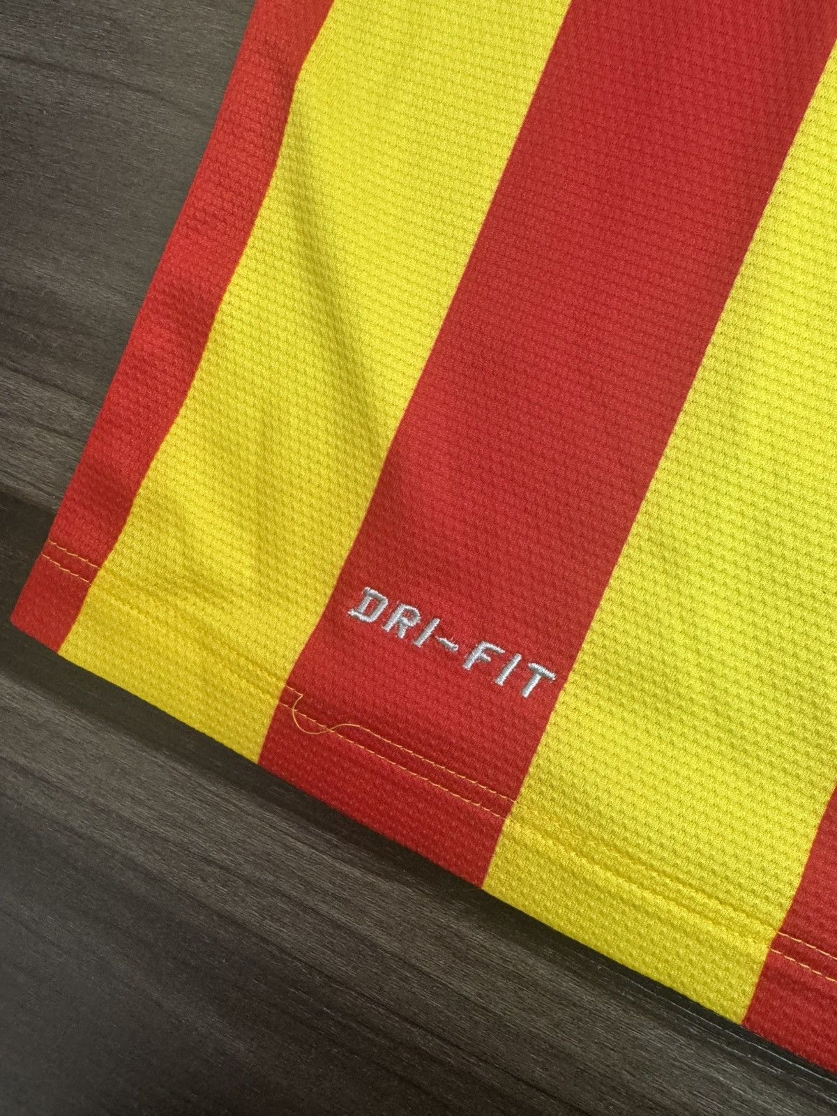 Nike Barcelona Migenes #4 2013/14 Away Soccer Football Jersey Size US S / EU 44-46 / 1 - 3 Thumbnail
