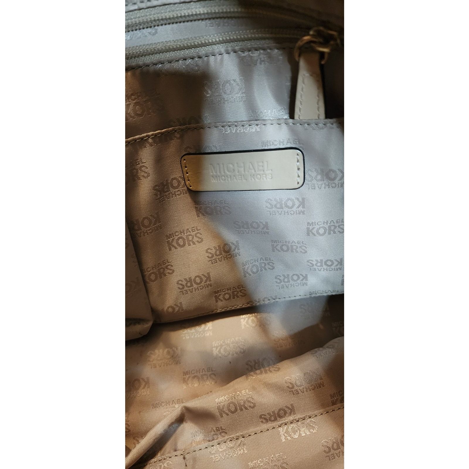 Michael Kors Michael Kors Brown Leather Purse 1 Spot Inside Strap Worn Y Size ONE SIZE - 8 Thumbnail
