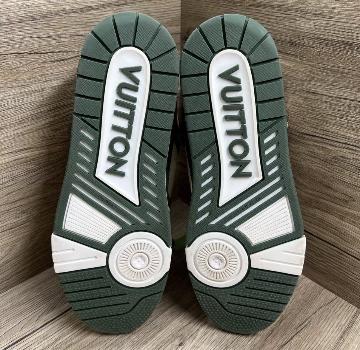 Louis Vuitton LV Louis Vuitton Trainer White & Green Sneakers J41 Size US 9.5 / EU 42-43 - 5 Thumbnail