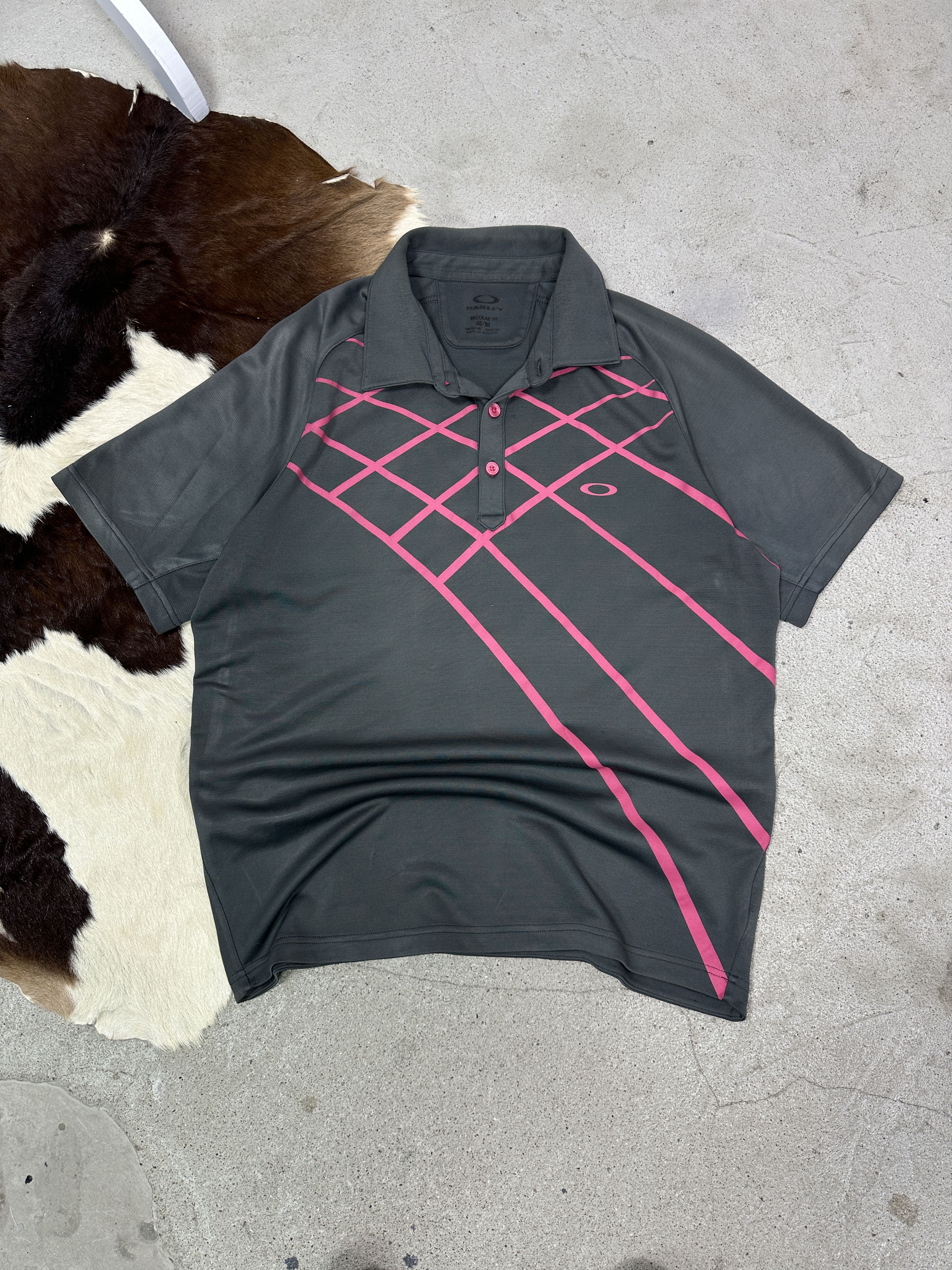 Oakley Vintage Sporty Casual Athleisure Oakley T-shirt 00s Size US M / EU 48-50 / 2 - 1 Thumbnail