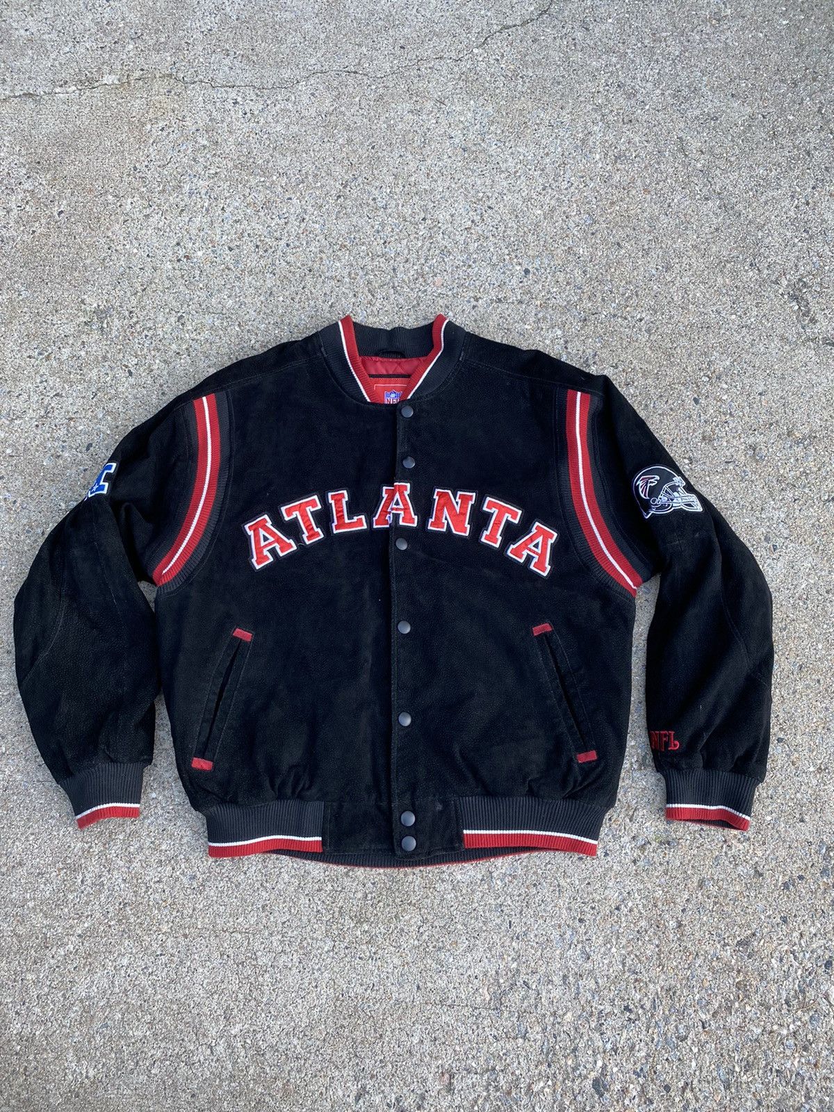 Y2K Atlanta Braves MLB pull over jacket. Tagged as a medium