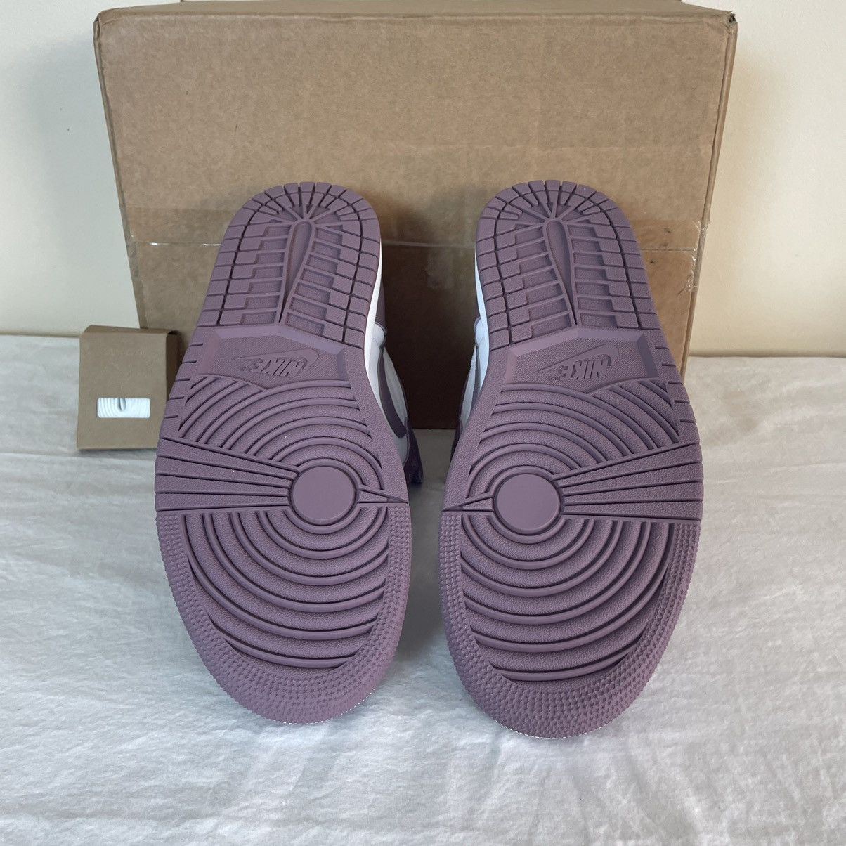 Jordan Brand × Nike Nike Air Jordan 1 Retro High Mauve Mens Size 9.5 DZ5485-105 Size US 9.5 / EU 42-43 - 7 Thumbnail