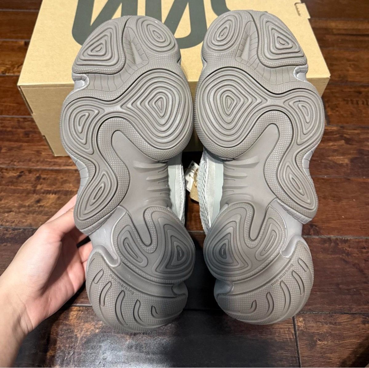 Yeezy YEEZY 500 ASH GREY Size US 9.5 / EU 42-43 - 6 Thumbnail