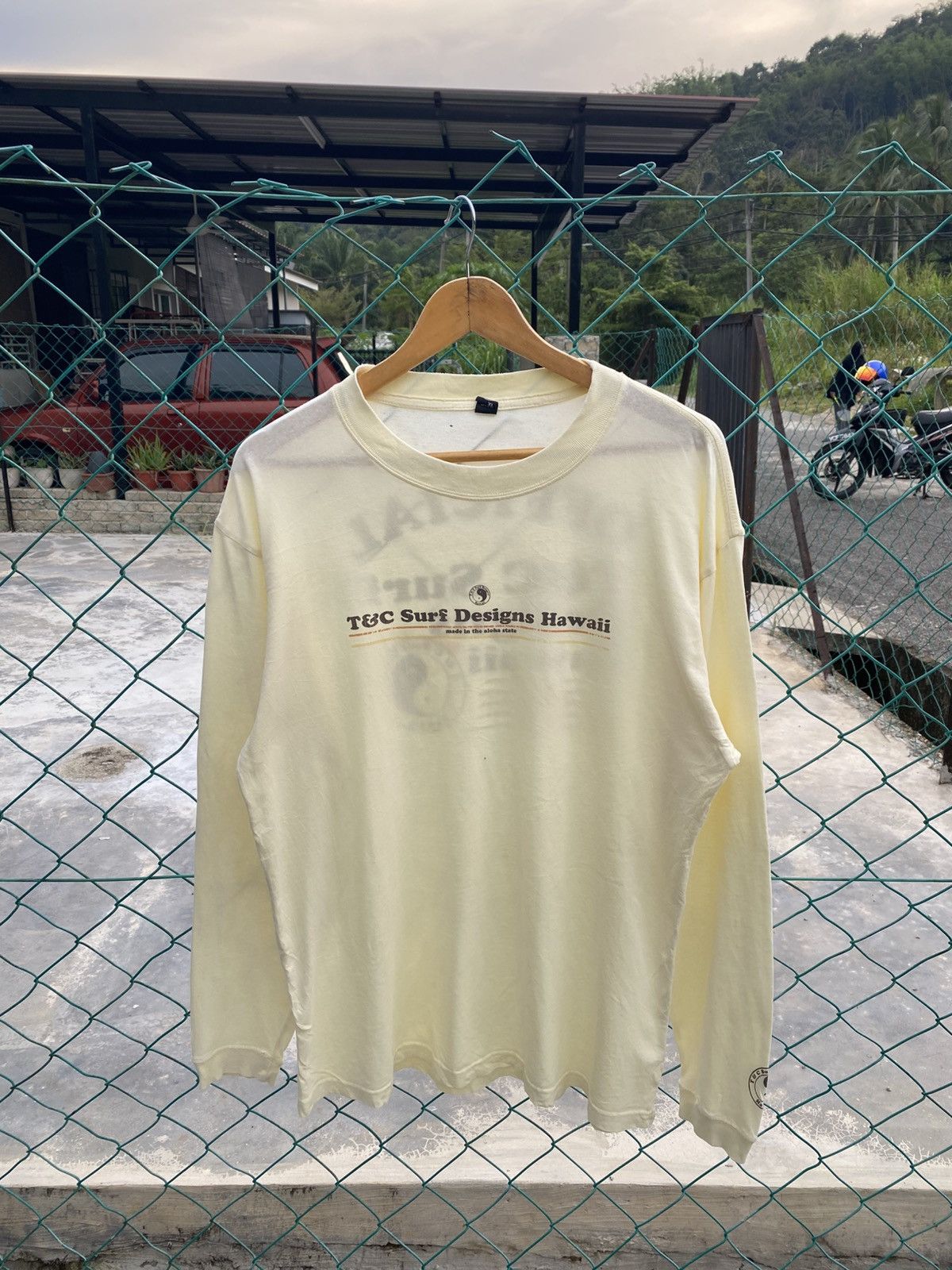 Vintage Distressed Vintage T&C Surf Design Hawaii long sleeve tees Size US L / EU 52-54 / 3 - 1 Thumbnail