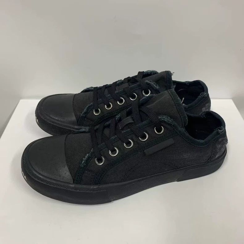 Balenciaga balenciaga low top canvas sneakers Size US 5 / EU 37 - 6 Thumbnail