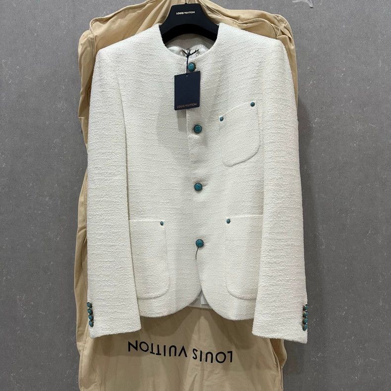 Louis Vuitton Louis Vuitton White turquoise single-breasted jacket 2505-N Size US M / EU 48-50 / 2 - 1 Thumbnail