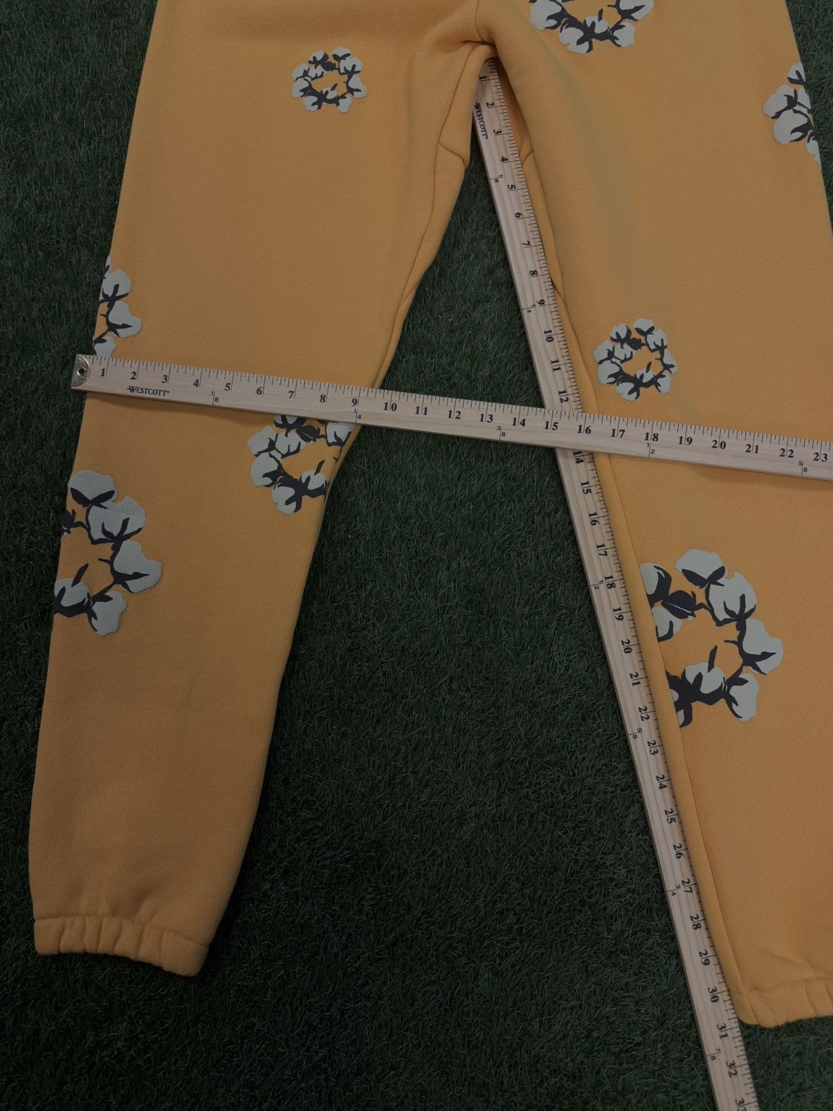 Cactus Plant Flea Market × DENIM TEARS Denim Tears x CPFM Sweatpants Cotton Wreath Size S (NEW) Size US 30 / EU 46 - 12 Thumbnail