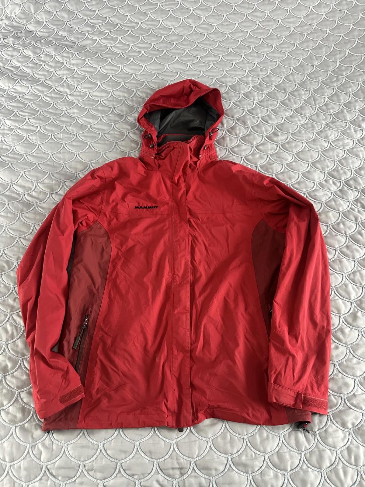 Mammut WOMENS MAMMUT DRYTECH WATERPROOF JACKET RED SIZE XL Size XL / US 12-14 / IT 48-50 - 1 Thumbnail