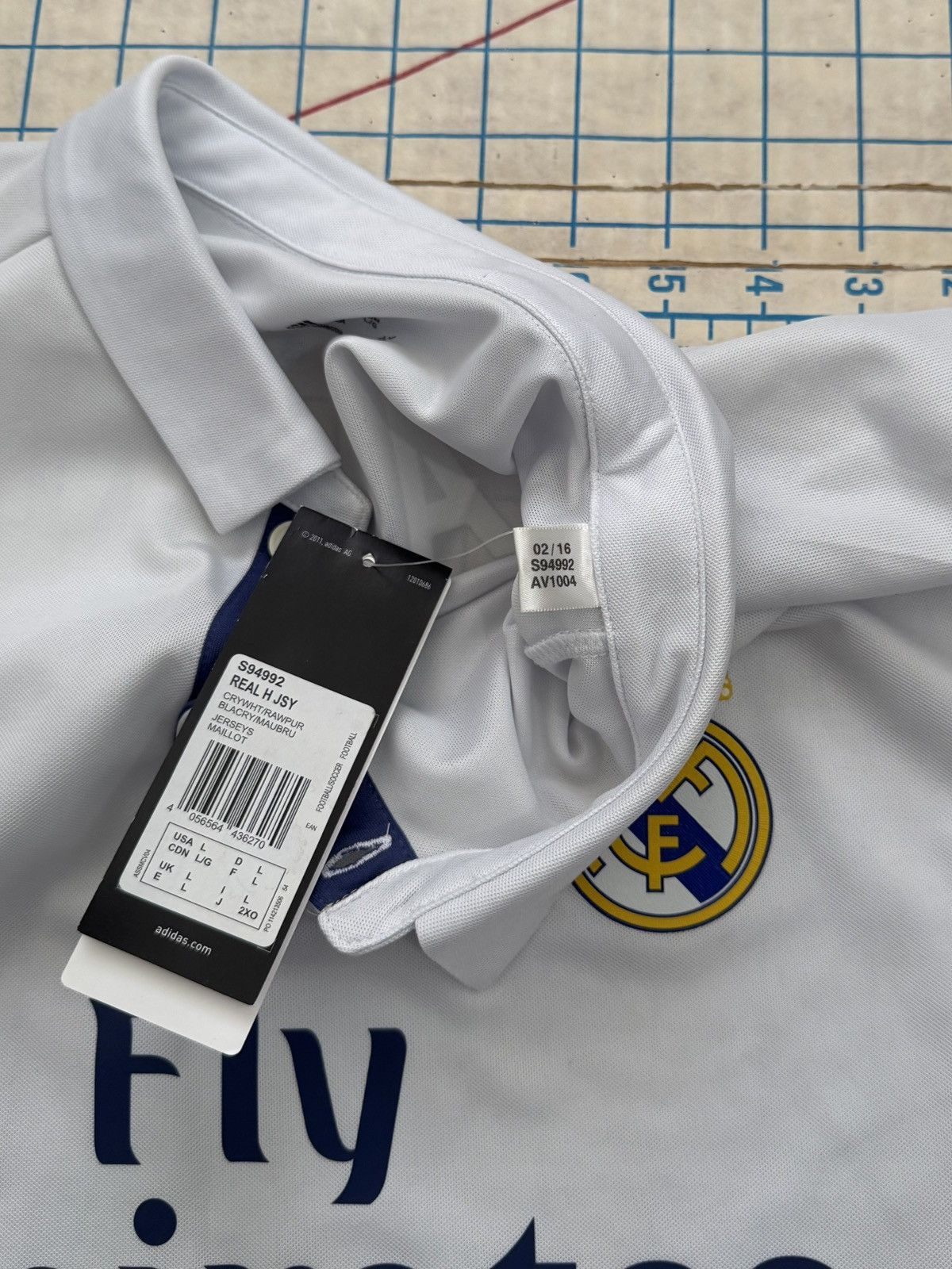 Adidas NWT Signed Raphael Varane Jersey White Real Madrid Adidas L Size US L / EU 52-54 / 3 - 11 Thumbnail