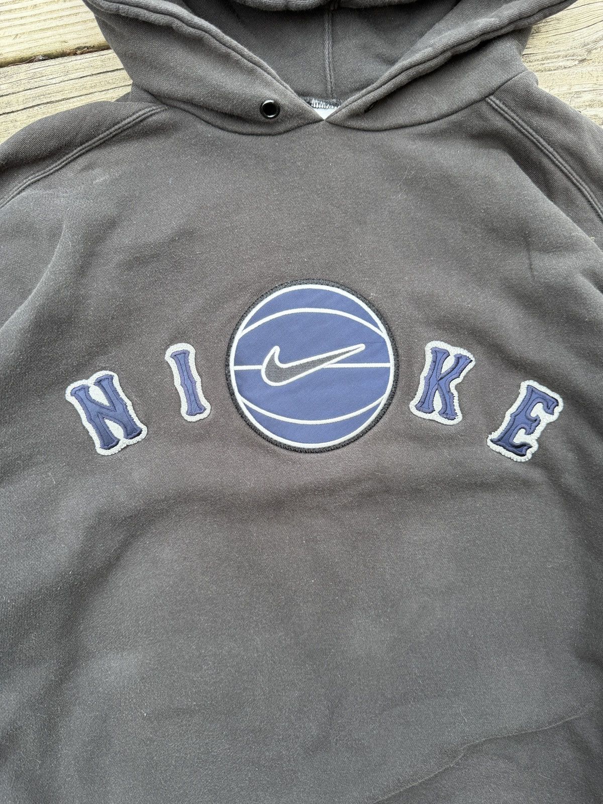 Nike Rare Nike Vintage Basketball Center Swoosh Hoodie L Size US L / EU 52-54 / 3 - 2 Thumbnail