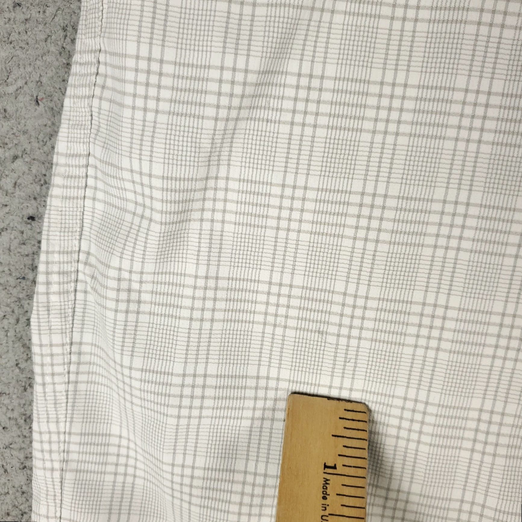 Nike Nike Shorts Mens 40 Gray Plaid Swoosh Dri Fit Chino Flat Front Casual Golf 30 White? Size US 40 / EU 56 - 2 Thumbnail