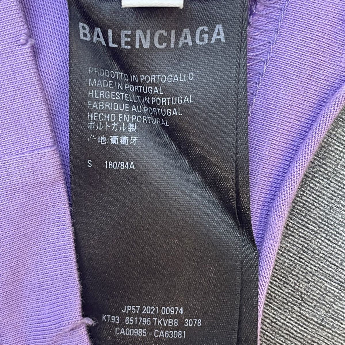 Balenciaga Balenciaga Cracked Design Regular T-shirt K26WX Size S / US 4 / IT 40 - 8 Thumbnail