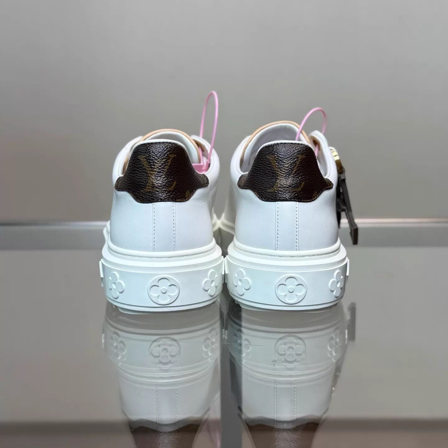 Louis Vuitton LV Time Out Monogram Charm White Sneakers EUR 37.5 Size US 7 / IT 37 - 4 Thumbnail