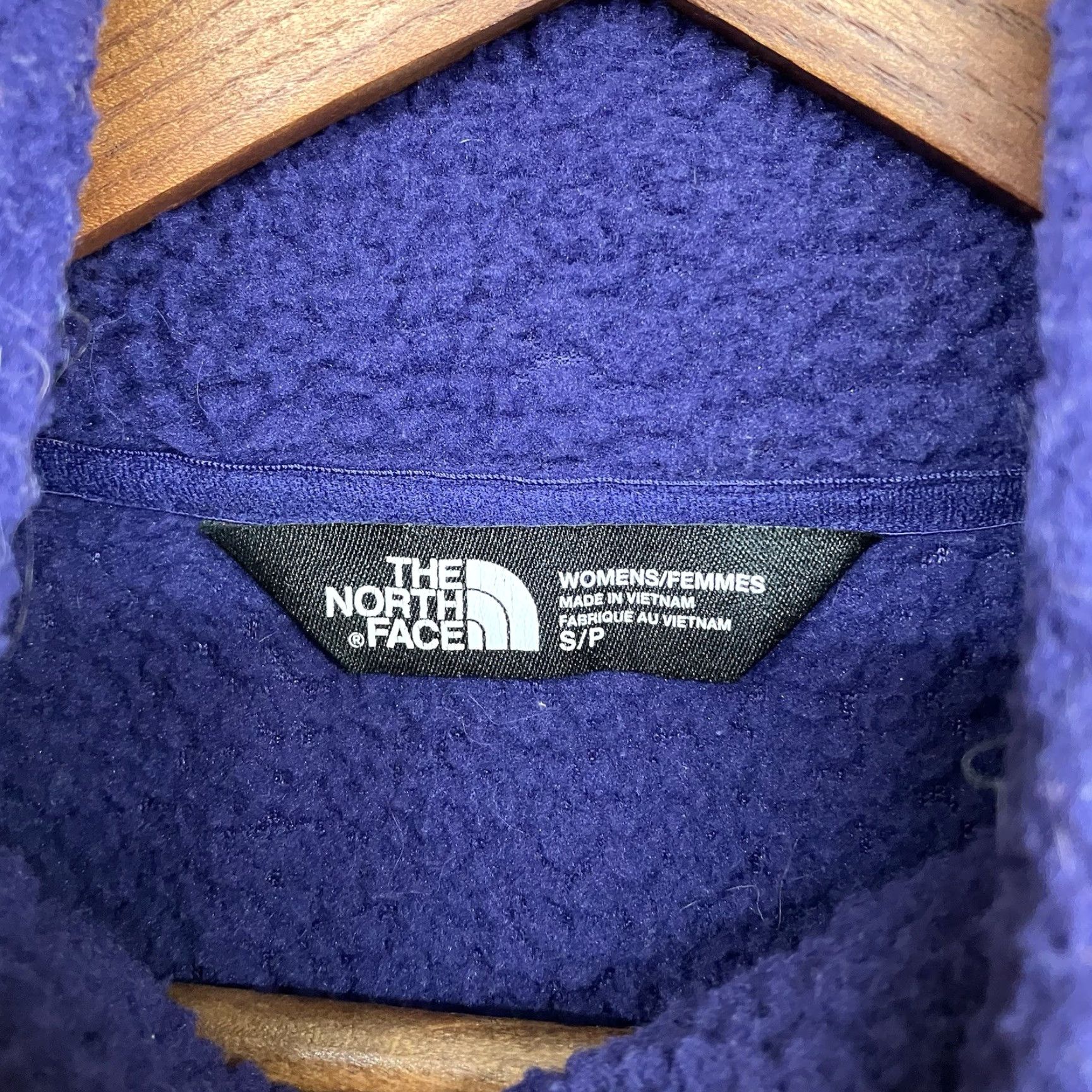 The North Face The North Face Women's Purple Sherpa Fleece Mock Neck 1/2 Snap Pullover S Pullover Purple Embroidered Logo Zip Pockets 90s Outdoor Activewear Womens Size S / US 4 / IT 40 - 3 Thumbnail