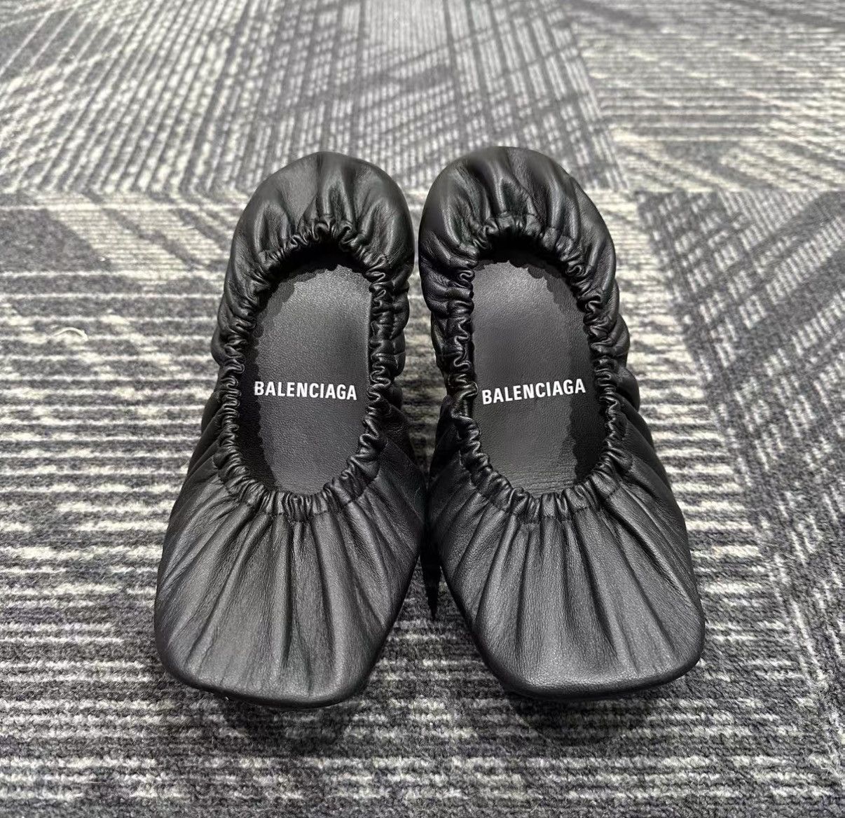 Balenciaga Balenciaga Tug Lambskin Cloud Slip-on Heels J42 Size US 6 / IT 36 - 2 Thumbnail