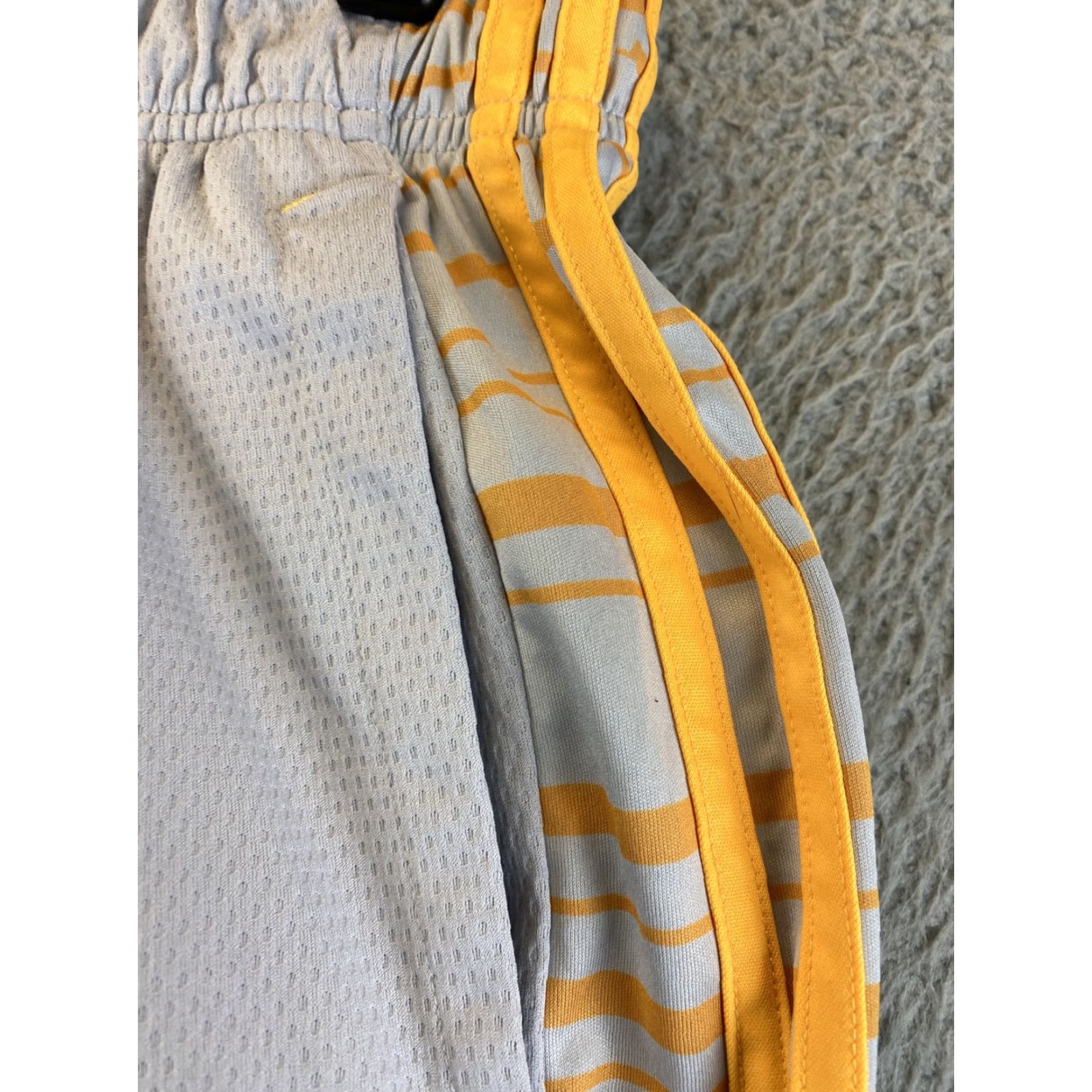 Adidas VINTAGE Adidas Athletic Shorts Men's XL Gray Yellow Activewear 89-10 Size US 36 / EU 52 - 4 Thumbnail