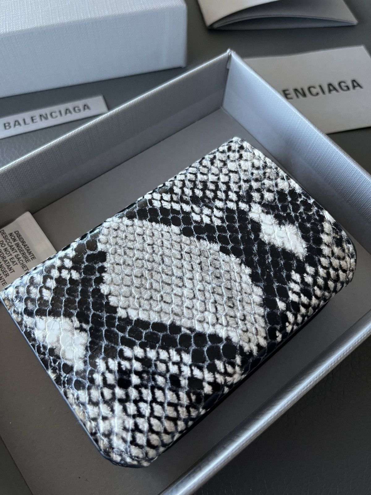 Balenciaga Balenciaga Python Print Tri-Fold Wallet Limited Edition Size ONE SIZE - 18 Thumbnail