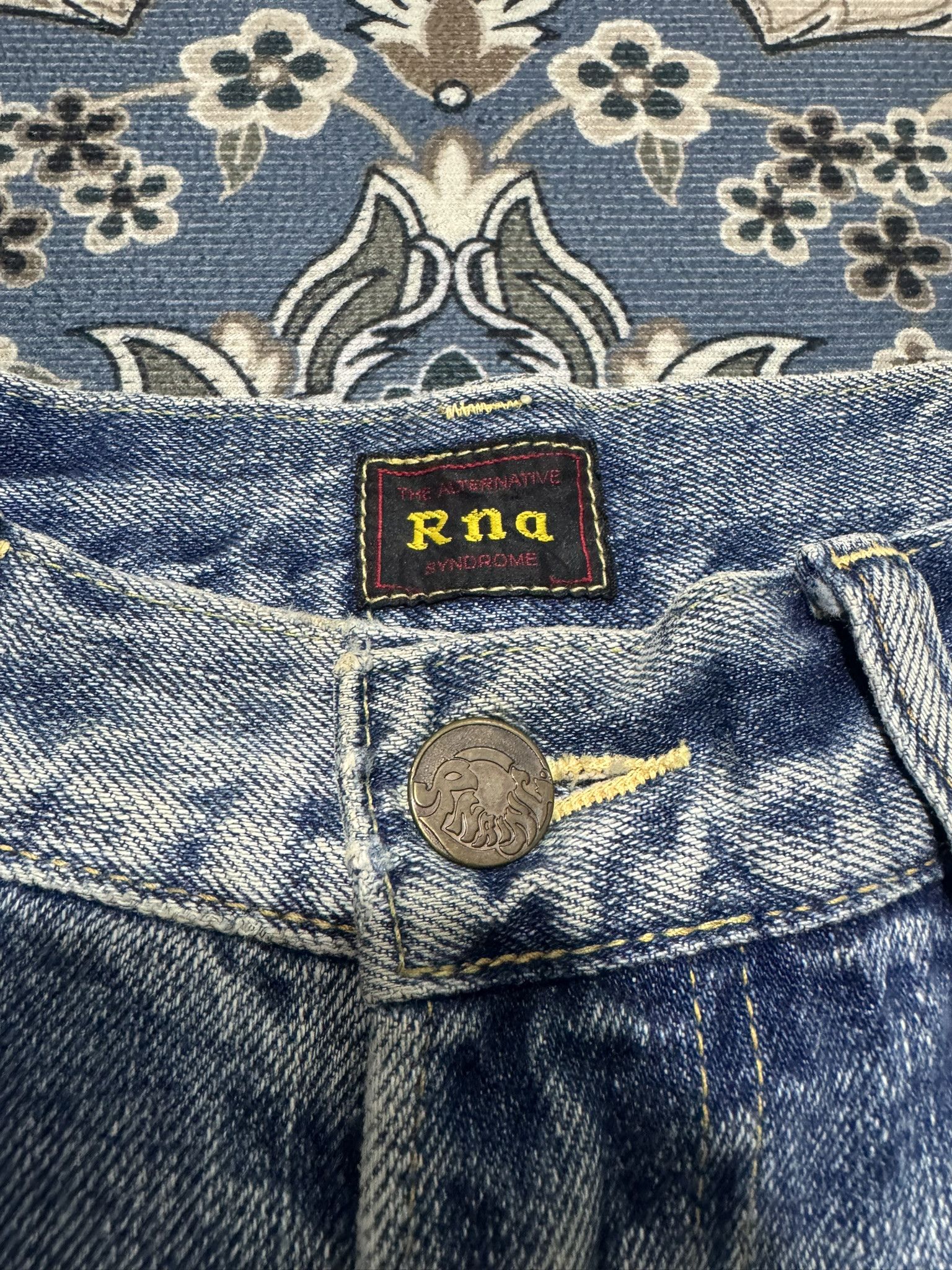 Beauty Beast × Japanese Brand Vintage Japanese Brand RNA Distressed Jeans Sun Faded Size US 32 / EU 48 - 4 Thumbnail