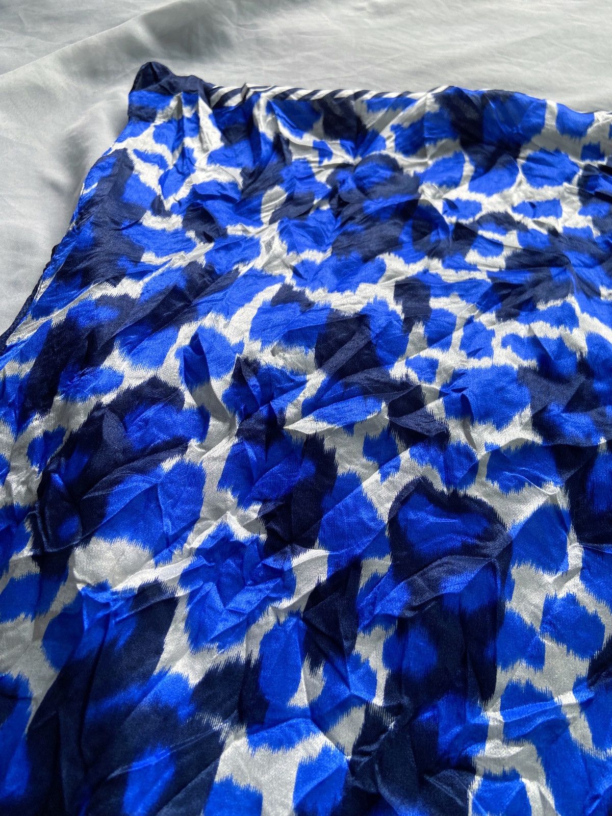 Louis Vuitton LOUIS VUITTON PATTERN SILK SCARF Size ONE SIZE - 17 Thumbnail