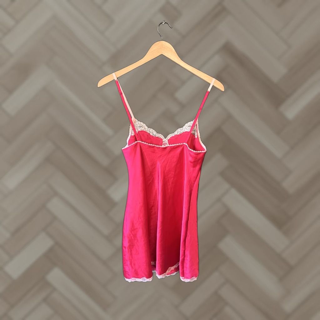 Victoria's Secret VINTAGE Victoria's Secret Womens Pink Sleeveless Sleep Top Size Small Size S / US 4 / IT 40 - 1 Thumbnail