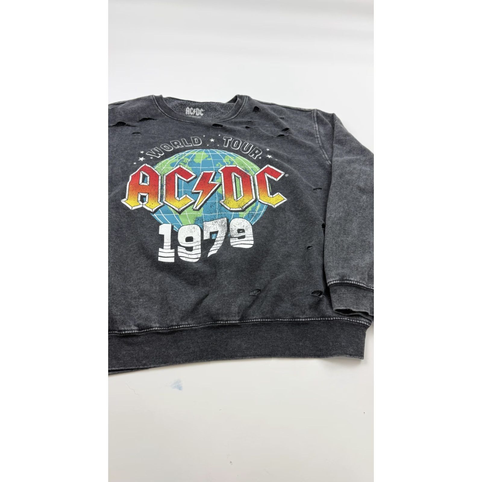 Vintage AC/DC World Tour Sweatshirt Womens 3XL Black 1979 Band Distressed Pullover Rock Shirt Size XXL / US 16-18 / IT 52-54 - 3 Thumbnail