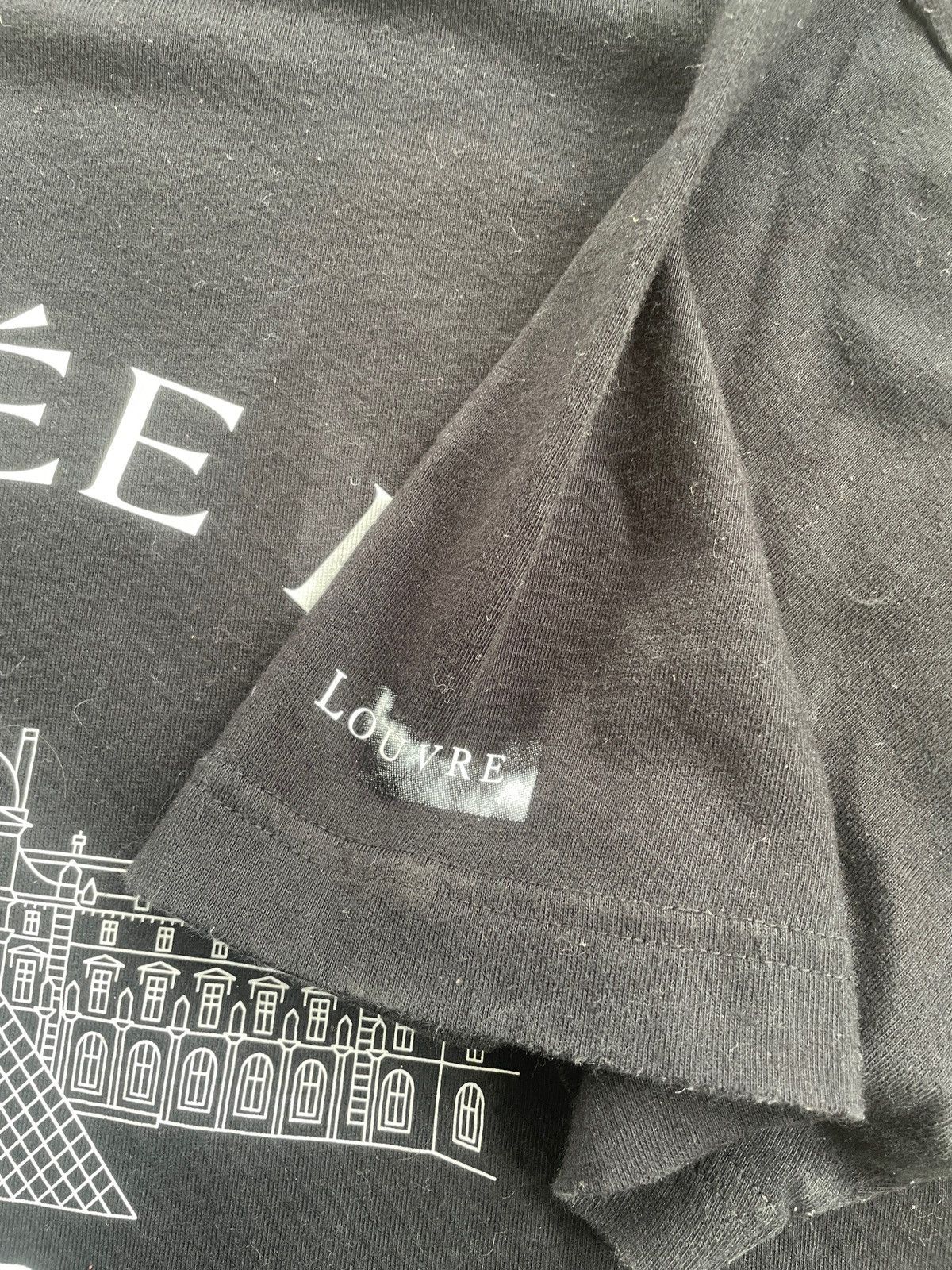 Japanese Brand × Uniqlo × Vacation MUSEE DE LOURVE PARIS UNIQLO TEE Size US XL / EU 56 / 4 - 4 Thumbnail